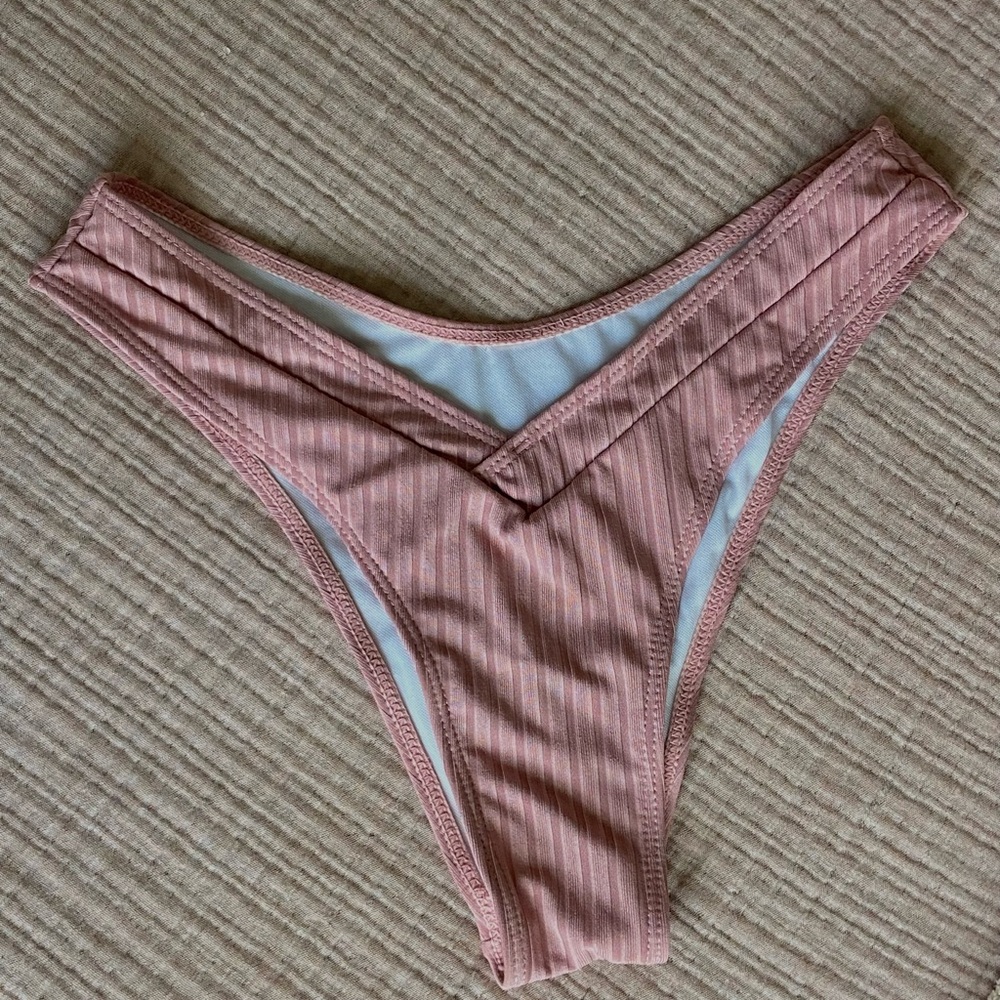 Pink Ribbed Bikini Bottom 🪸